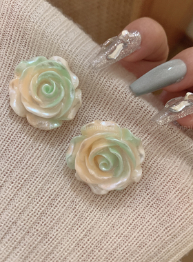 渐变绿色耳钉~山茶花小清新2026夏季新款花朵耳环度假风耳饰女A