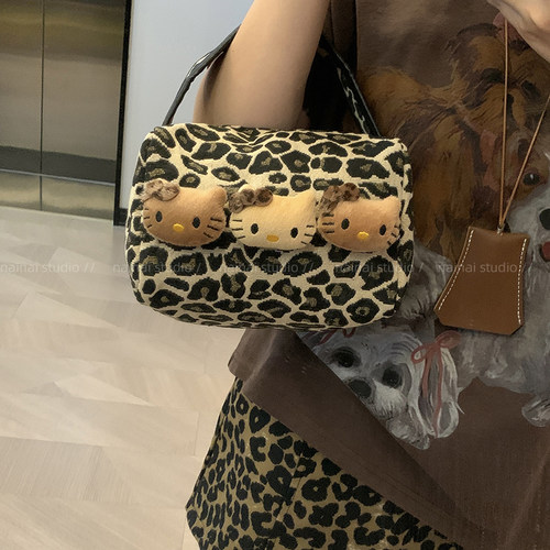 辣妹天菜！豹纹黑皮KT包包卡通猫咪手提包大容量化妆包便携零钱包 - 图0