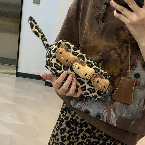辣妹天菜！豹纹黑皮KT包包卡通猫咪手提包大容量化妆包便携零钱包 - 图2