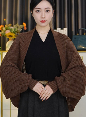 春季针织披肩女外搭高端2025新款妈妈配裙子上衣保暖外套宽松开衫