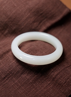 秋会长的和田玉女手镯且末料镯子