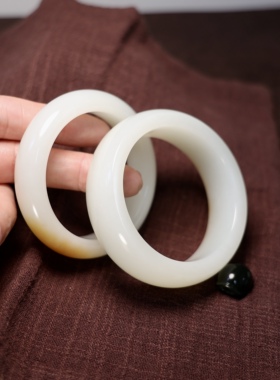 秋会长的和田玉手镯子且末料白玉