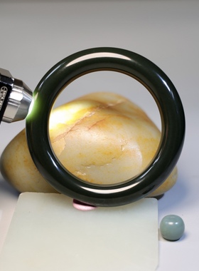 秋会长新疆和田玉黑青圆条手镯