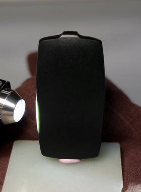 秋会长的和田玉手把牌黑青籽料