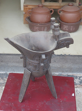 宜兴紫砂摆件装饰品古铜泥青铜酒杯爵杯三角杯仿制老物件古董收藏