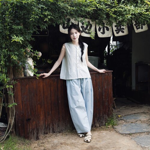 雨文她城｜匹马棉简约白色无袖马甲女夏季百搭风琴褶温柔清新背心 - 图1