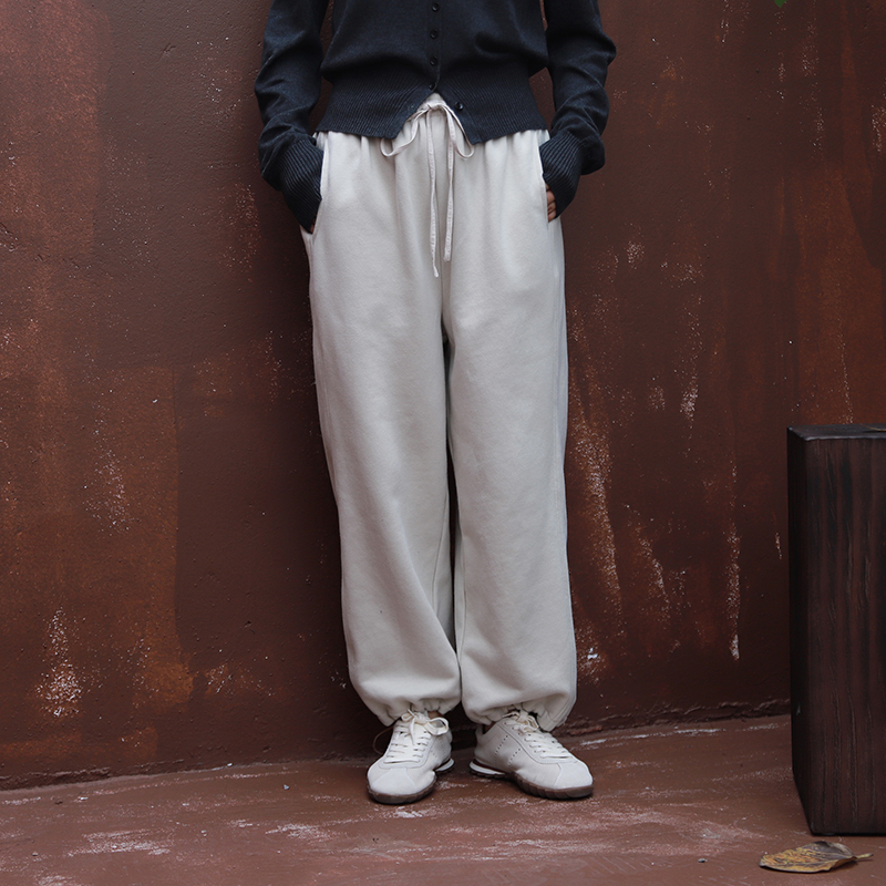 雨文她城原创新款运动休闲极简风秋冬小个子百搭加绒灰白澳绒卫裤 - 图2