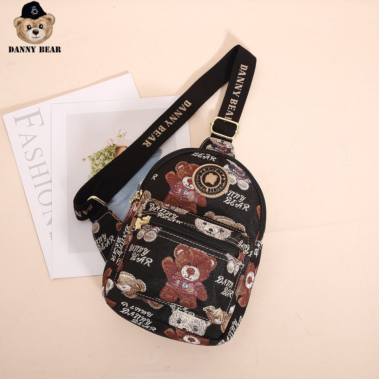 丹尼熊新品胸包男女个性休闲斜挎包 丹尼熊箱包女士包袋