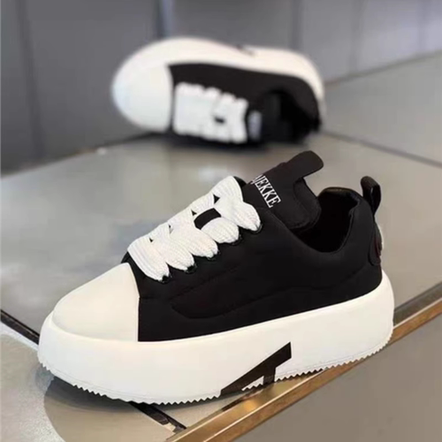 男鞋春季小众原创高级感厚底休闲小白板鞋男款透气皮面运动面包鞋 - 图0