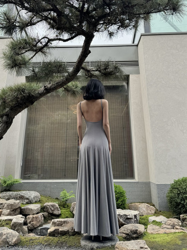 Louis Helin 步步生莲系列夏日吊带紧身吊带超大摆包臀加长连衣裙 - 图0