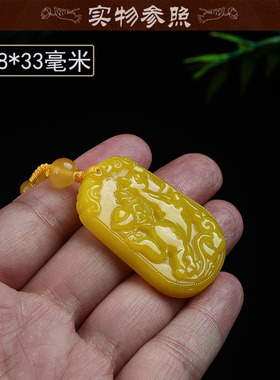 黄龙玉男女款生肖马上有钱吊坠