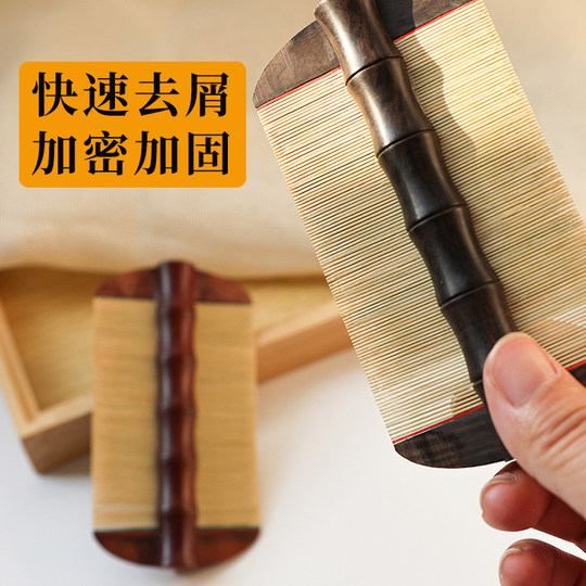 Зашифрованные зубцы расчески позволяют легко вычесывать перхоть, вшей и гнид.