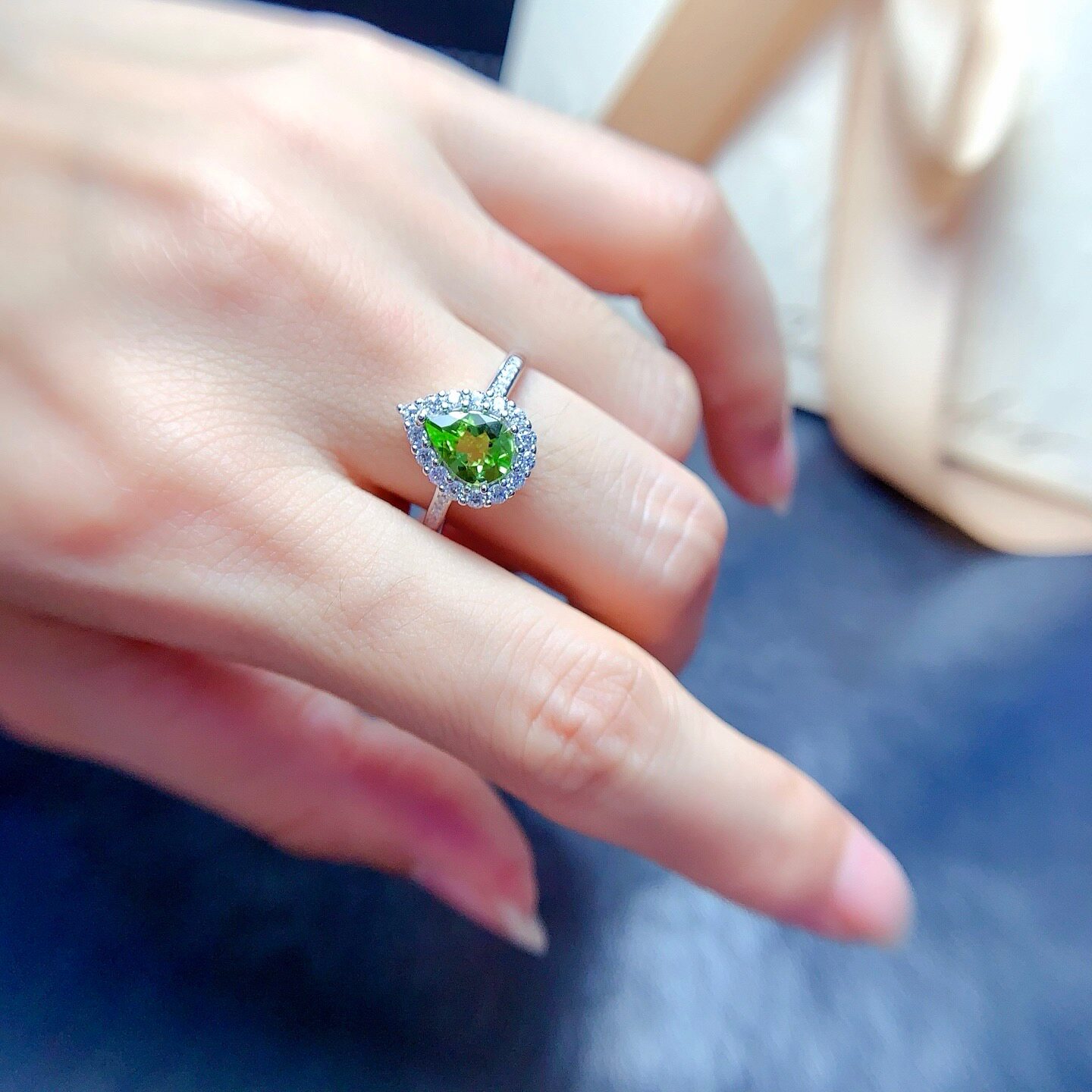 New natural peridot ring 925 silver gold plated main stone 6*8mm fashionable and versatile living ring