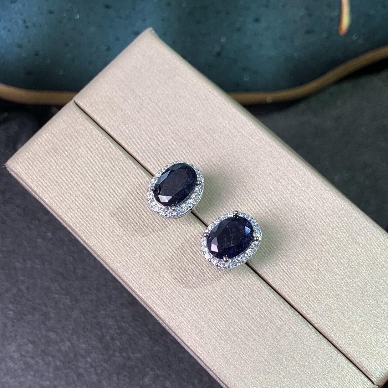 特惠新款天然蓝宝石耳钉925银镀白金精工镶嵌简约6*8Mm克拉耳钉,淘宝优惠券,粉丝福利购,淘宝优惠卷