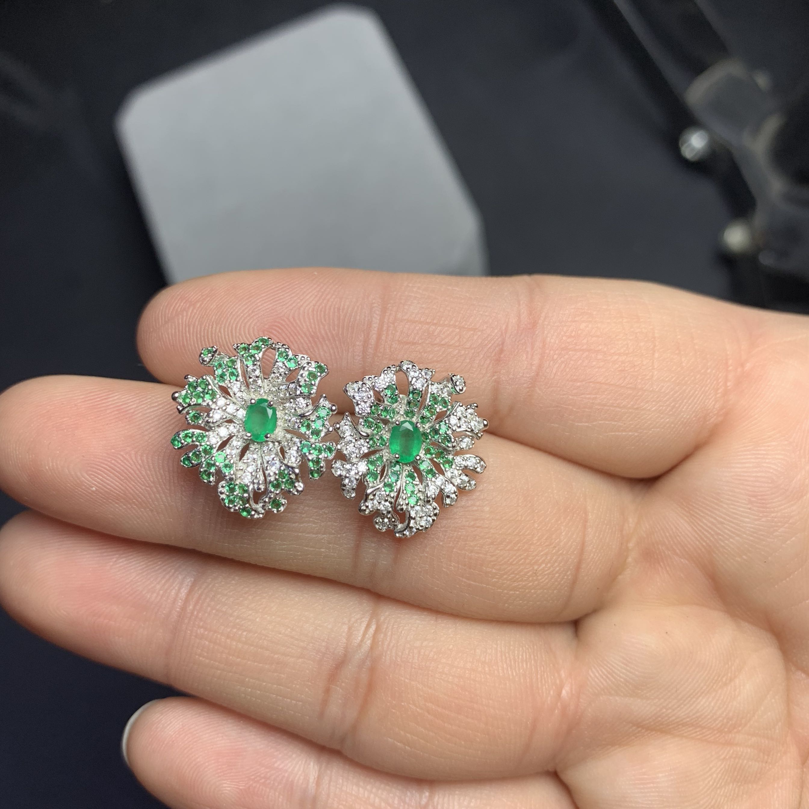 新款特惠925银镀白金天然祖母绿耳钉 石3*4MM不对称的美,淘宝优惠券,粉丝福利购,淘宝优惠卷