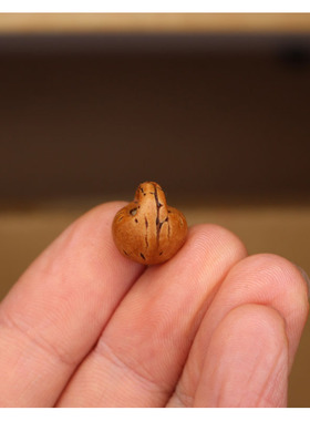 野生桃核雕刻脑纹篮子本命年红绳