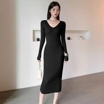 Black temperament V collar Long sleeves Knitted Dress Dress Woman Autumn Winter Fit in a large dress with a long inside lap for a bottom dress