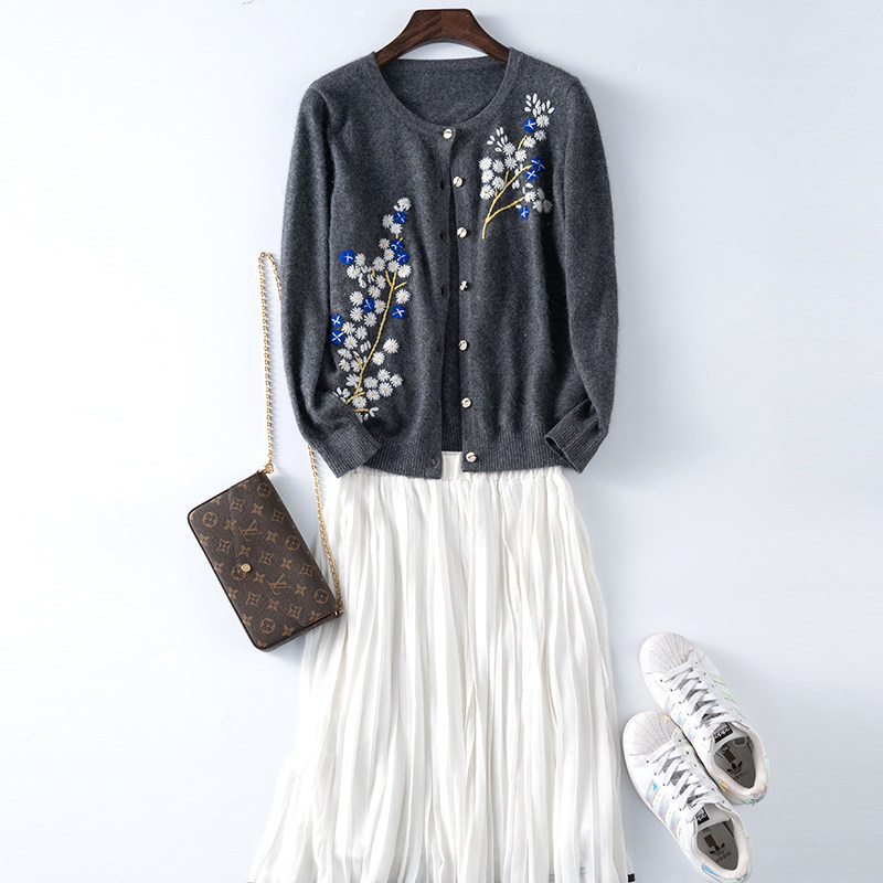 秋冬季新款直筒低圆领单排扣通勤长袖纯手工绣花女士灰色羊绒开衫,淘宝优惠券,粉丝福利购,淘宝优惠卷