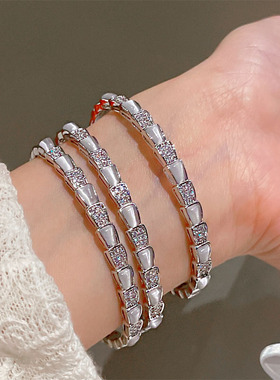 贝壳蛇形手镯轻奢气质首饰品女2024年新款ins小众开口手环冷淡风