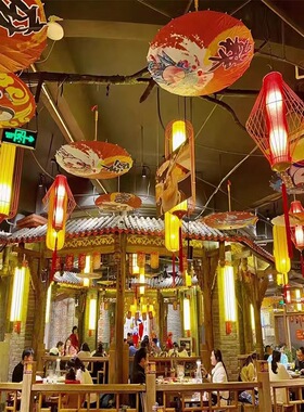 新款国风戏曲变脸脸谱油纸伞火锅店古风特色装饰吊顶吊灯墙面布置