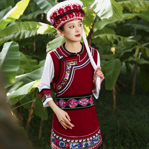 云南大理白族女装传统绣花金花服新款套装白族民族舞蹈演出服饰装 - 图0