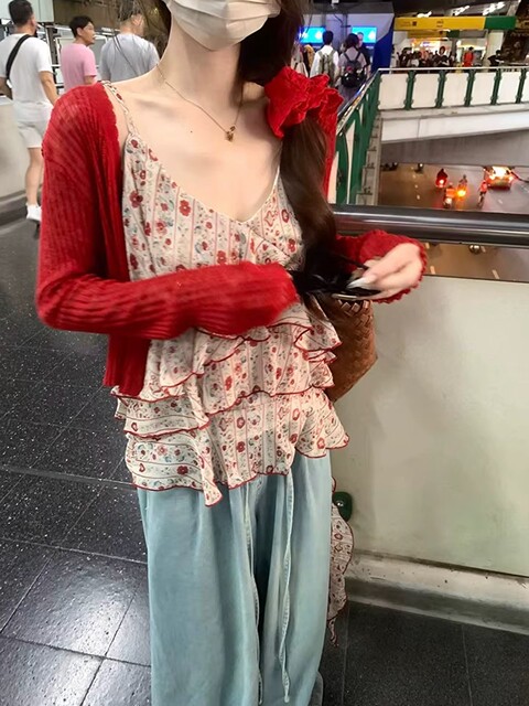 2026 Summer 2026 ເສື້ອແຟຣນ Retro Floral ໃໝ່ຂອງຜູ້ຍິງ ອອກແບບ Niche Chic Suspender + ເສື້ອກັນແດດ
