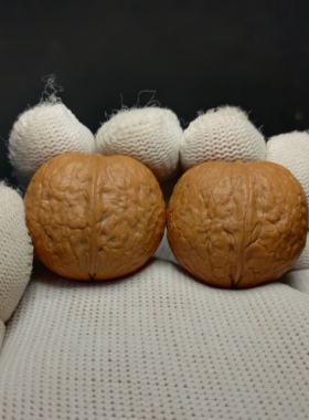 3.2云南野生蟒纹蛇皮元宝铁核桃,小巧压手,皮质好油性大 随机发