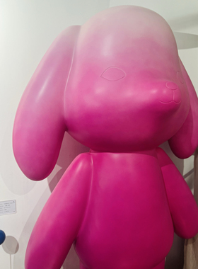 网红雕塑兔子雕塑装置落地摆件KTV酒店别墅餐厅餐边柜角落过道