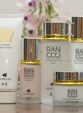 颜蔻百花蜜抗皱玉润霜水乳粉底