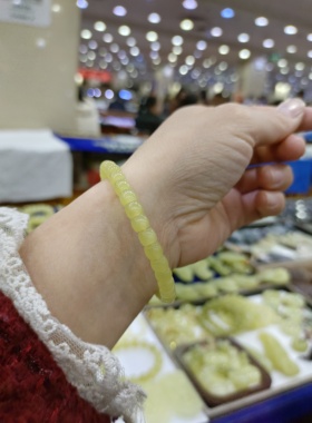 新疆和田玉若羌黄口料直切手链女式高端黄玉手串卡6mm直切珠手串