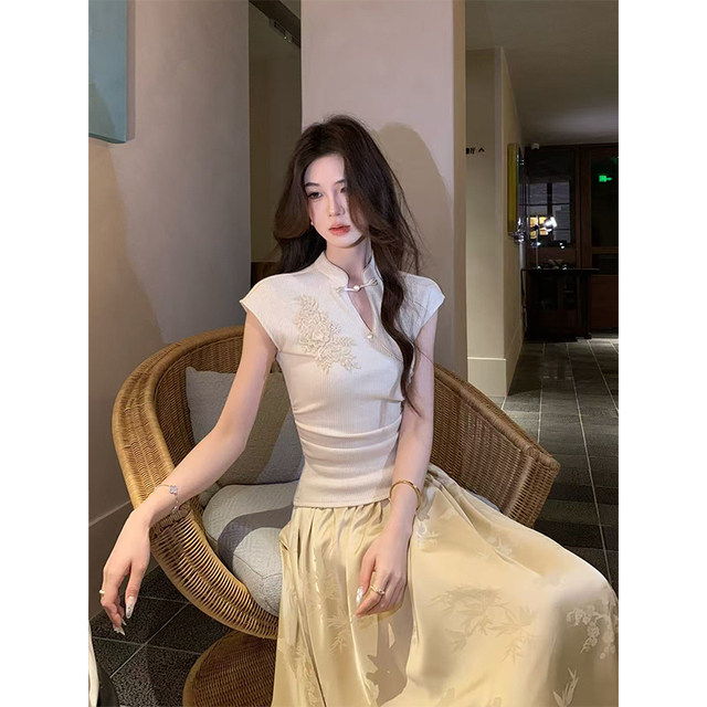 Li Xin ຊຸດຈີນໂດຍ Muzi Li