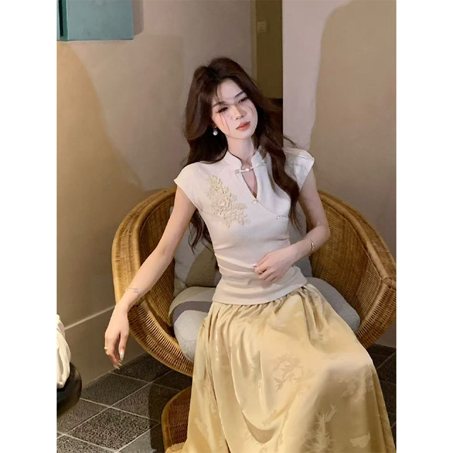 Li Xin ຊຸດຈີນໂດຍ Muzi Li