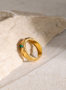 18k金不锈钢锆石戒指女欧美锤纹镶粉色锆石加蓝色绿色锆石戒指