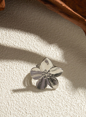 INS法式简约钛钢钢色不锈钢花朵褶皱开口戒指极简百搭戒指手饰