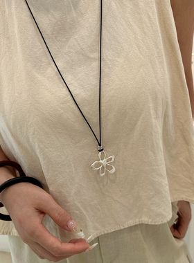 JILIFANG设计感黑绳花朵毛衣链