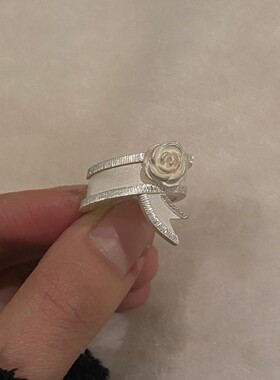 绝美仙气烧白缎带山茶花戒指小众