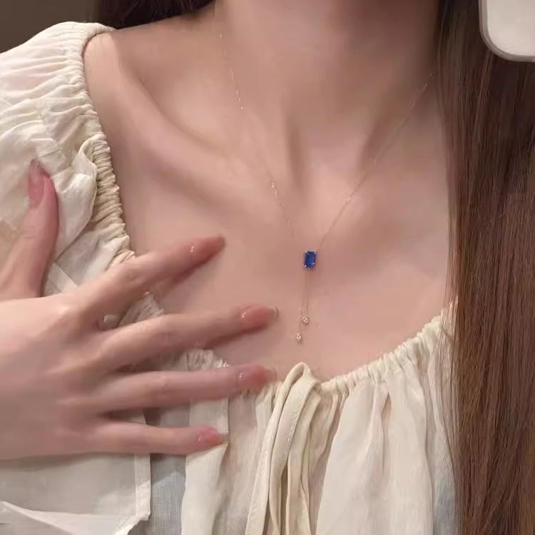 法式复古蓝色方糖流苏项链女款2025新款高级感轻奢小众锁配饰骨链,淘宝优惠券,粉丝福利购,淘宝优惠卷