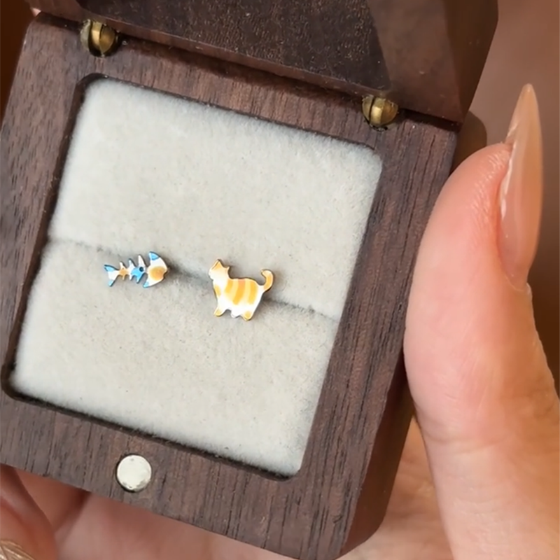 S925纯银棕色系可爱小猫鱼干耳钉女百搭简约甜酷风不对称耳环耳饰,淘宝优惠券,粉丝福利购,淘宝优惠卷