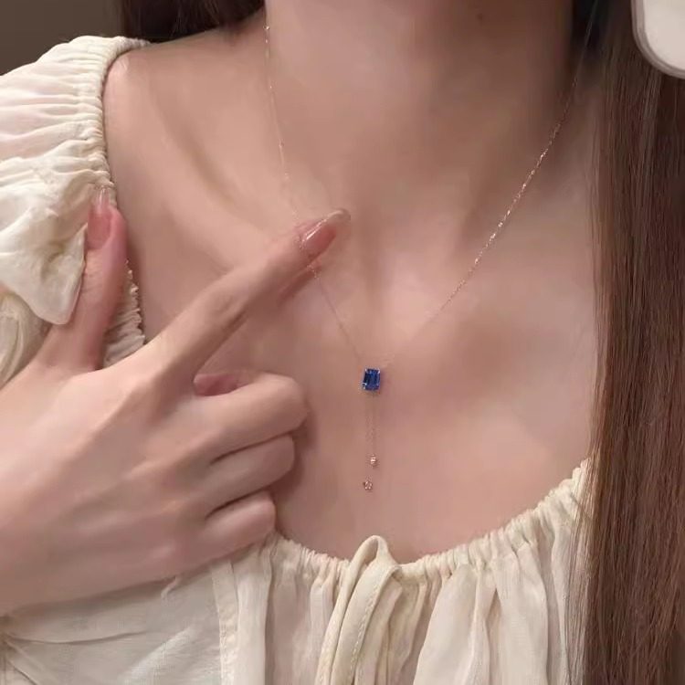 法式复古蓝色方糖流苏项链女款2025新款高级感轻奢小众锁配饰骨链,淘宝优惠券,粉丝福利购,淘宝优惠卷