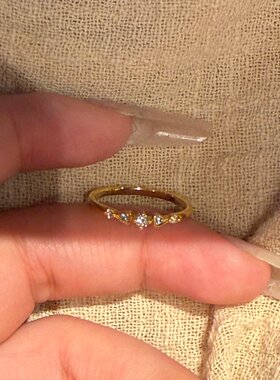 金色细闪戒指轻奢小众设计高级感