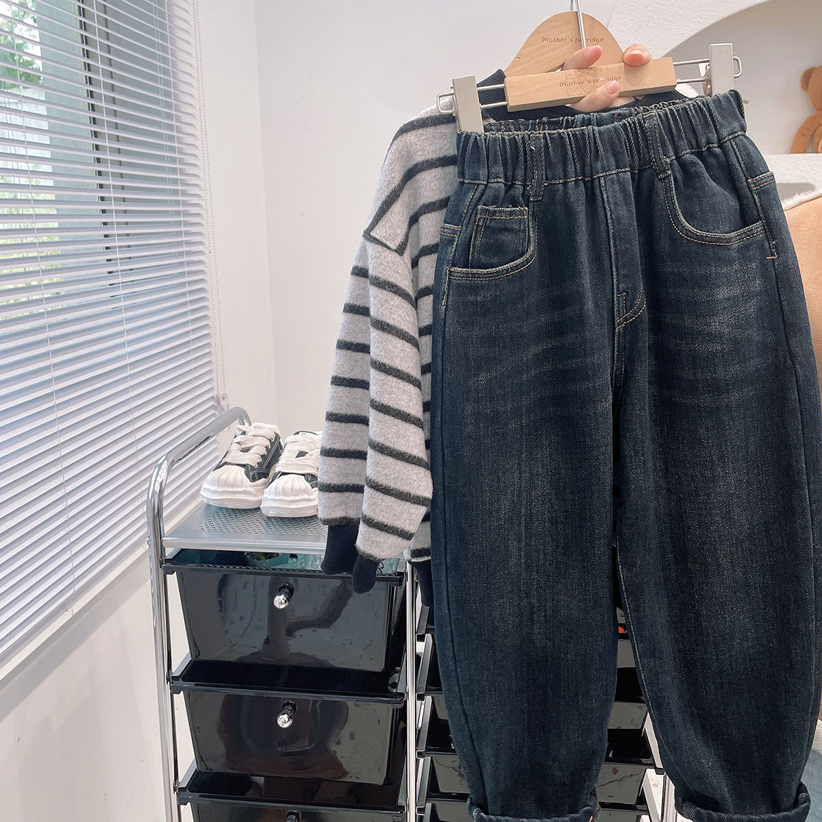 【加绒裤】男童2025年冬季弹力加厚牛仔裤中大童百搭简洁棉裤柔软 - 图0