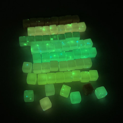 8mm夜光实色小冰块仿真发光方块平面夜光星空冰块亚克力果冻冰块 - 图0