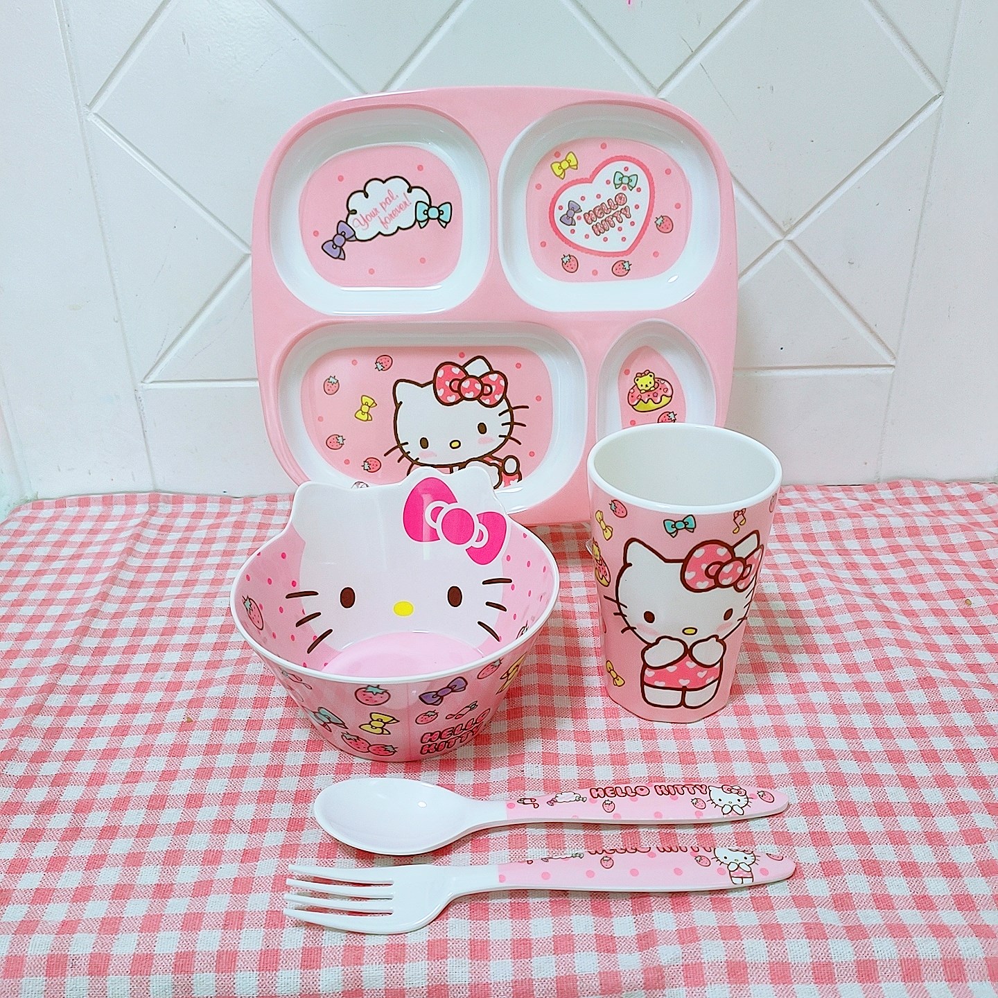 卡通儿童碗KT猫餐具套装水杯宝宝分格餐盘宝宝辅食吃饭碗家用耐摔