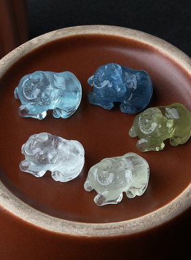 海蓝宝小牛水晶雕刻件天然摩根石