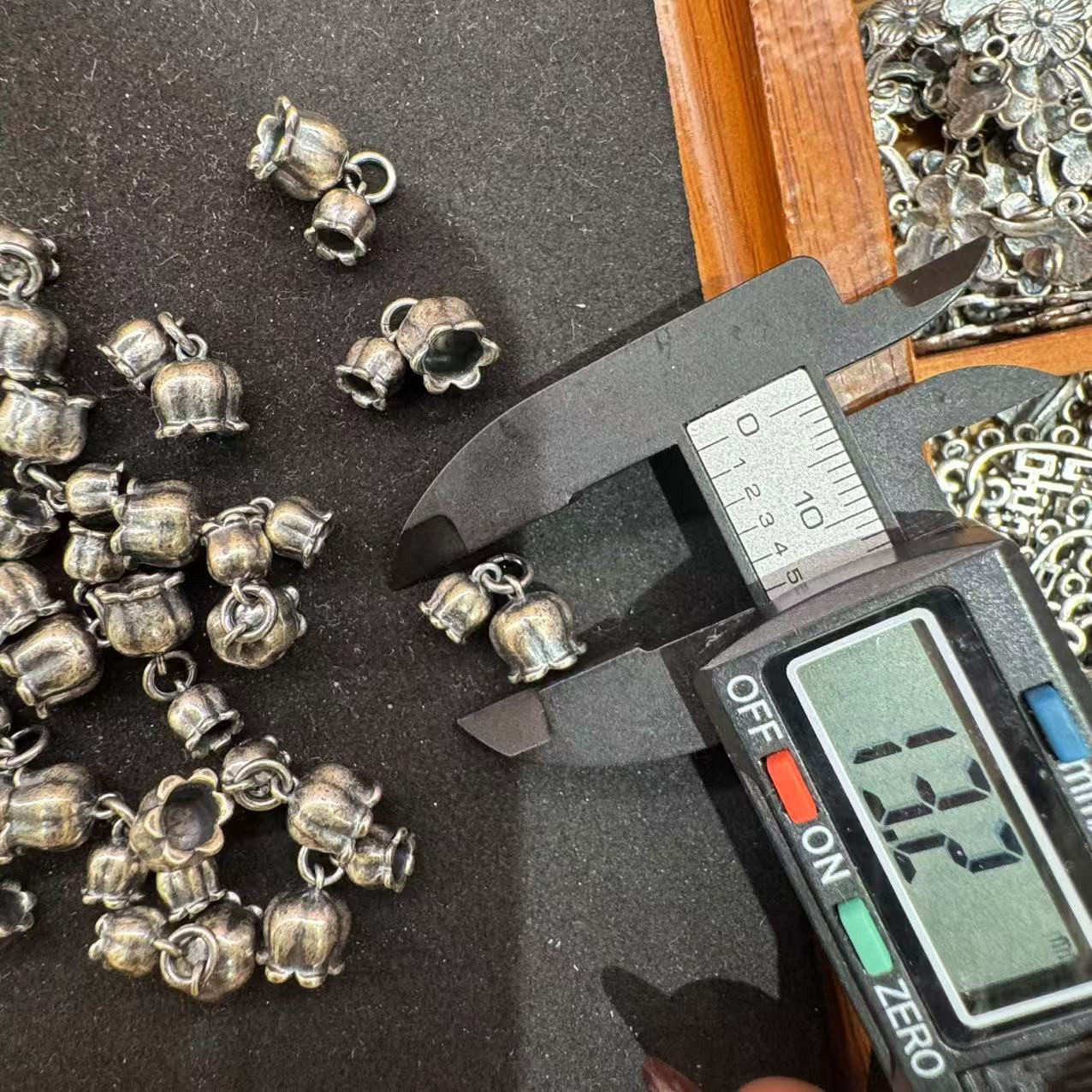 DIY精工三七老银做旧款铃兰花小挂件散件配件手镯手链挂坠双花朵,淘宝优惠券,粉丝福利购,淘宝优惠卷