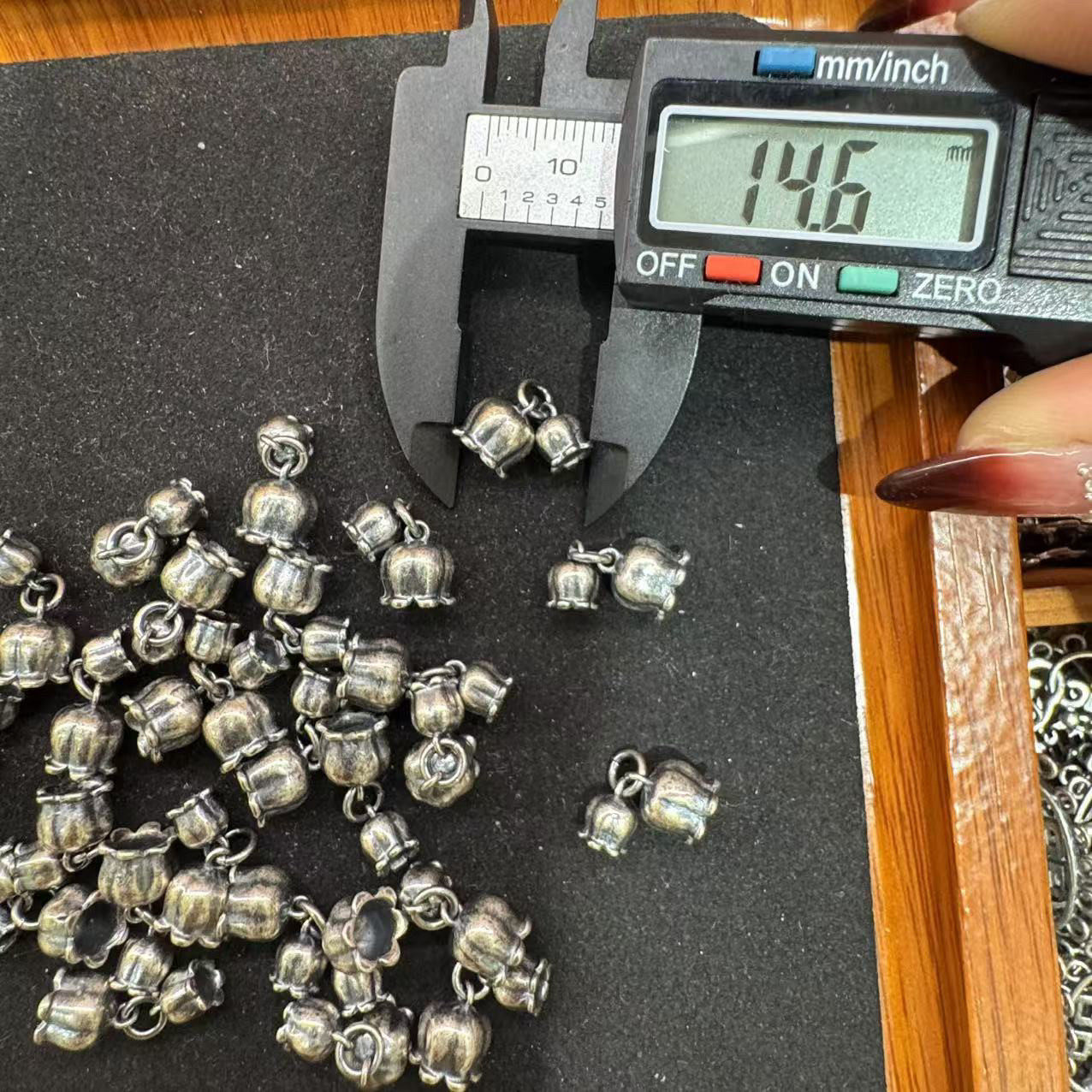 DIY精工三七老银做旧款铃兰花小挂件散件配件手镯手链挂坠双花朵,淘宝优惠券,粉丝福利购,淘宝优惠卷