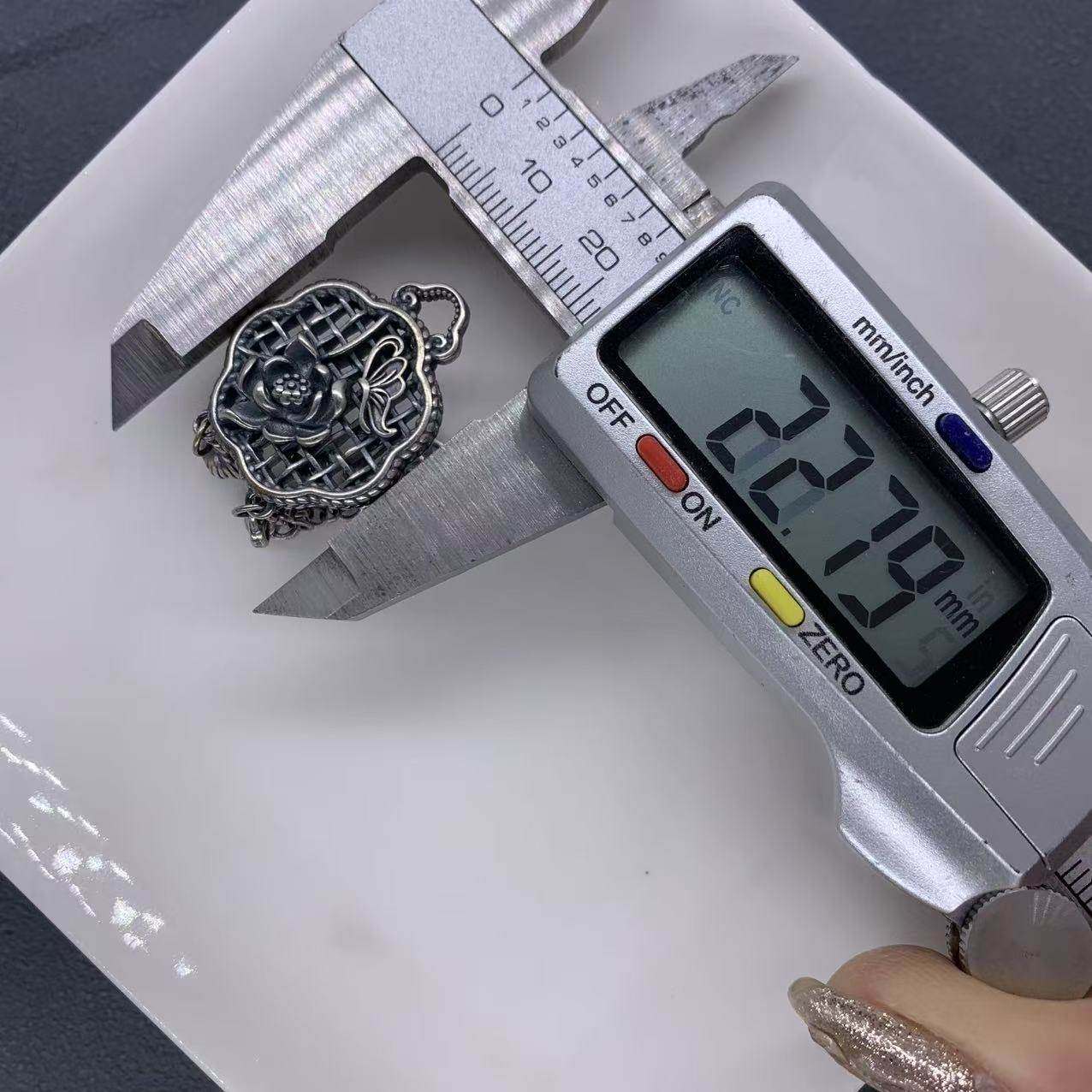 精工三七银镂空荷花圆牌流苏挂件吊坠 手工编绳DIY手链项链配饰,淘宝优惠券,粉丝福利购,淘宝优惠卷