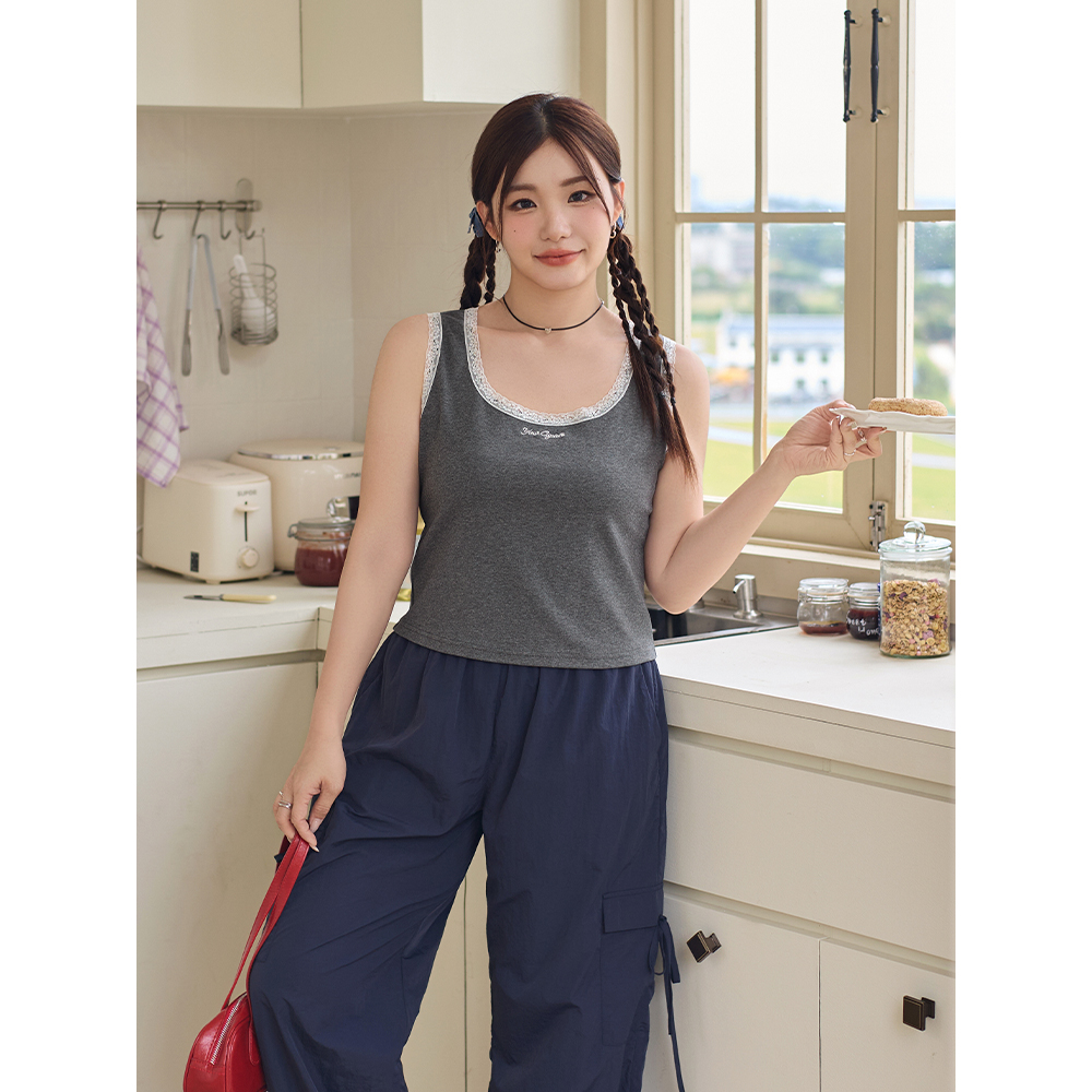 小波家2025夏季胖mm韩系宽肩蕾丝拼接刺绣U领吊带背心 - 图2