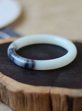 水墨意境羊脂玉圆条带证书手镯