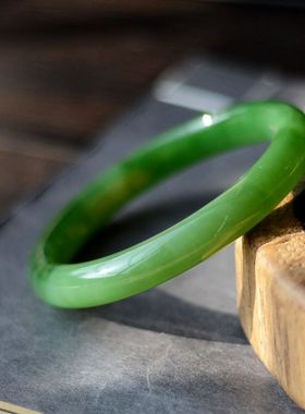 和田玉碧玉猫眼手镯 冰底果绿色阳绿玉镯子